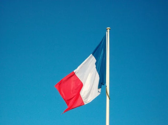 Macron è sempre più in vantaggio: i mercati francesi si muovono in rialzo