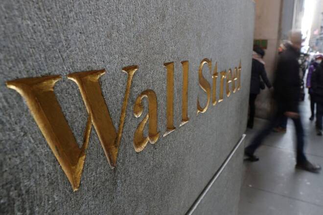 L'insegna di Wall Street fuori dalla Borsa di New York