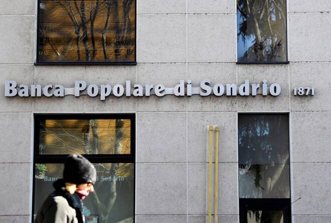 Il logo di Banca Popolare di Sondrio a Monza