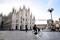 Milano, una Piazza Duomo semideserta durante un focolaio di coronavirus in Lombardia