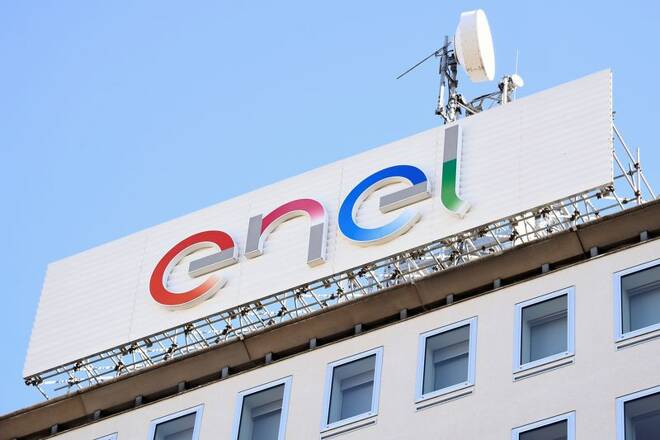 Il logo Enel presso la sede di Milano