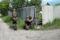 Combattenti filorussi impegnati in uno scontro a fuoco in una località non specificata nella regione di Lugansk