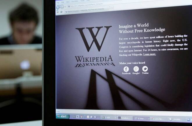 La pagina principale di Wikipedia, su un computer portatile a Bruxelles