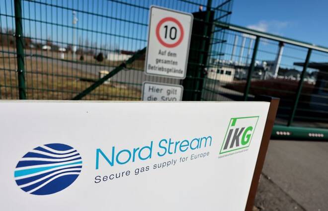 Il logo 'Nord Stream 1' presso il gasdotto a Lubmin, in Germania