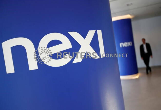 Il logo Nexi presso la sede del gruppo a Milano