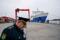 Un funzionario russo nel porto della città di Baltysk, nell'oblast' di Kaliningrad