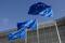 Bandiere Ue davanti la sede della Commissione europea a Bruxelles