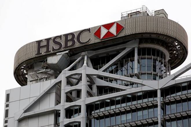FOTO DI ARCHIVIO: Il logo di Hsbc è visibile nella sede centrale del distretto finanziario Central di Hong Kong