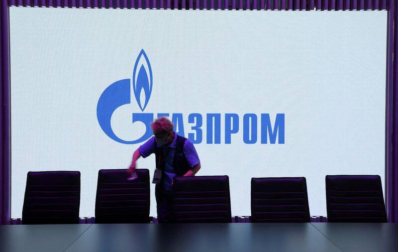 Una schermata con il logo di Gazprom durante il St. Petersburg International Economic Forum (Spief)
