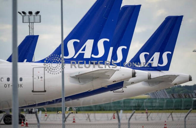 Diversi velivoli SAS fermi all'aeroporto di Kastrup in Danimarca