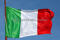 La bandiera italiana di fronte all'"Altare della Patria" noto anche come "Vittoriano", a Piazza Venezia, nel centro di Roma
