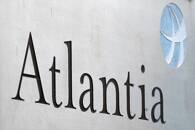 Il logo di Atlantia è visibile all'esterno della sede, a Roma