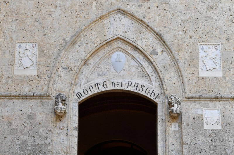 L'ingresso della sede centrale di Monte dei Paschi di Siena