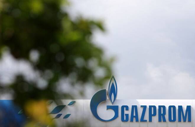 Il logo Gazprom presso una stazione a Sofia, in Bulgaria