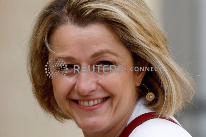 Il ministro francese dell'Energia e dell'Ambiente Barbara Pompili arriva all'Eliseo
