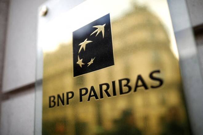 Il logo Bnp Paribas presso una filiale a Parigi