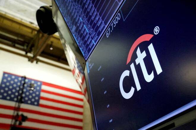 Il logo Citibank su uno schermo presso la borsa di New York