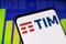 Il logo Telecom Italia (TIM) su uno smartphone