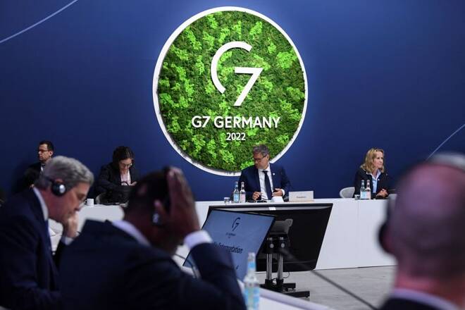 Robert Habeck, ministro tedesco per gli Affari economici e le Iniziative ambientali insieme ad altri ministri prima dell'inziio del vertice per il clima del G7 a Berlino