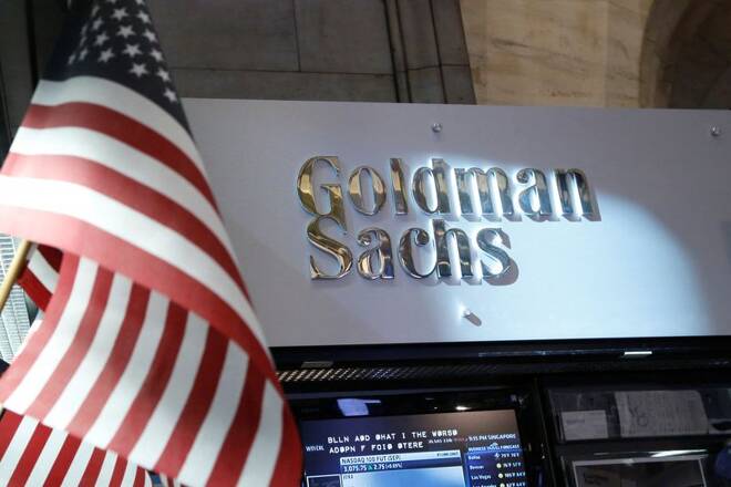 Una vista del logo di Goldman Sachs alla Borsa di New York