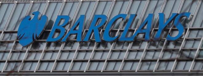 Il logo Barclays nel distretto finanziario di Canary Wharf a Londra