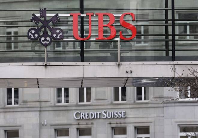 I loghi delle banche Ubs e Credit Suisse a Zurigo