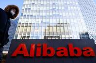 Il logo di Alibaba Group nei suoi uffici a Pechino