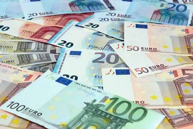 اليورو يخترق صعودا أثناء جلسة الإثنين