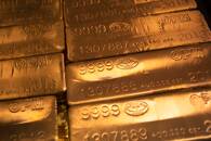 تراجع الذهب مع تفاقم مخاوف رفع الفائدة الأمريكية بعد مفاجأة أوبك+