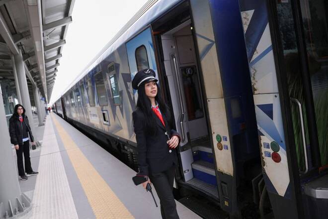 مصحح-قطارات اليونان تعود للسير بسرعة منخفضة على خط شهد حادثا مروعا