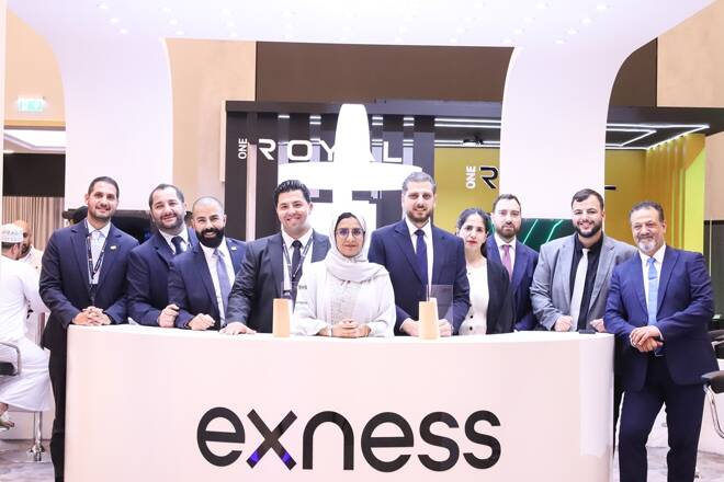 فريق إكسنس يتسلم جائزة في قمة سمارت فيجن بالبحرين. FX Empire