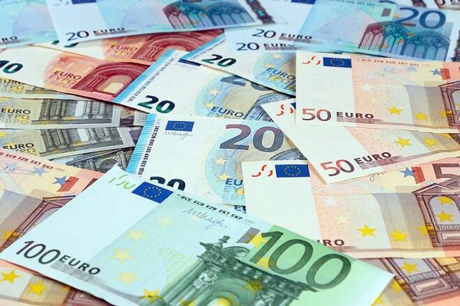 Euro bricht am Montag im Handel etwas aus