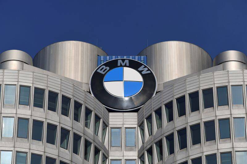 ARCHIV: Das Logo des deutschen Automobilherstellers BMW am Firmensitz, München, Deutschland, 5. Dezember 2019. REUTERS/Andreas Gebert
