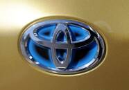 ARCHIV: Das Logo des Automobilherstellers Toyota auf einem Auto in Nizza, Frankreich, 8. April 2019. REUTERS/Eric Gaillard