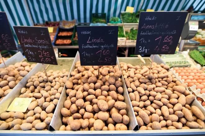 ARCHIV: Kartoffeln auf einem Bauernmarkt in Hamburg, Deutschland, 17. März 2020. REUTERS/Fabian Bimmer