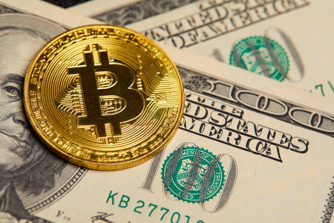 Bitcoin auf Dollarschein