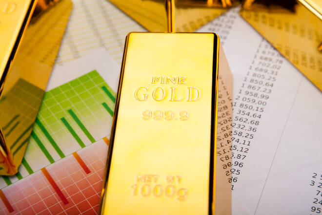 Goldbarren auf Unterlagen