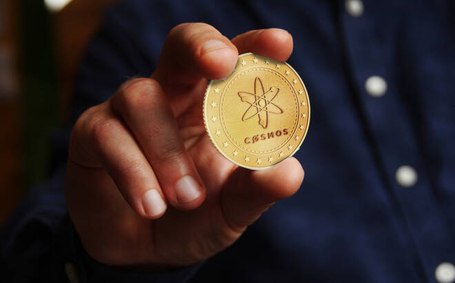 Cosmos coin in Hand