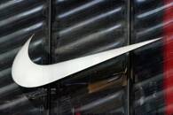 ARCHIV: Das Swoosh-Logo von Nike vor einem Geschäft in der 5th Avenue in New York City, USA, 19. März 2019. REUTERS/Carlo Allegri