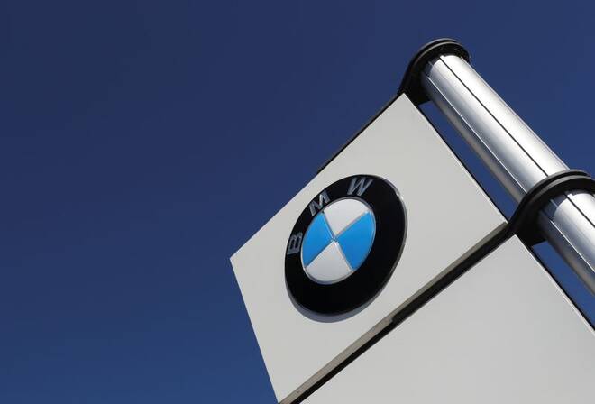 ARCHIV: BMW-Logo vor einem BMW-Autohaus in Brüssel, Belgien, 28. Mai 2020. REUTERS/Yves Herman