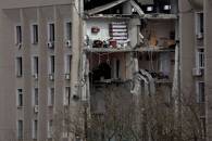 Ein zerstörter Teil eines ukrainischen Regierungsgebäudes nach einem Bombenangriff in Mykolaiv, Ukraine, 29. März 2022. REUTERS/Nacho Doce