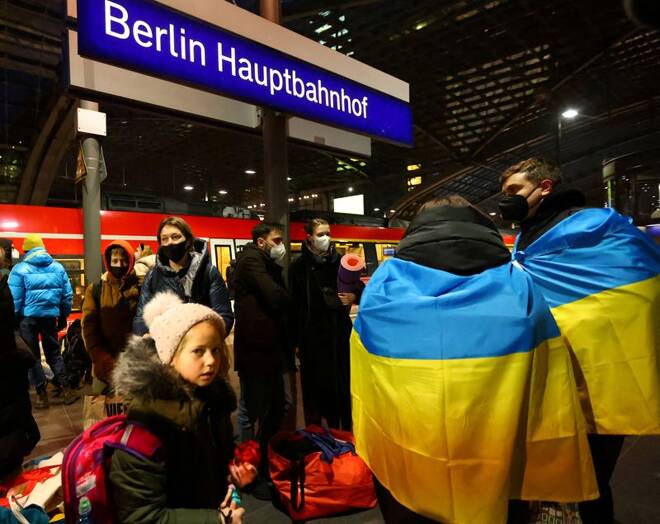 ARCHIV: Freiwillige und ukrainische Flüchtlinge am Berliner Hauptbahnhof, Deutschland, 28. Februar 2022. REUTERS/Fabrizio Bensch/