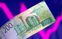 ARCHIV: Russische Rubel-Banknote vor einem Aktiengrab, 1. März 2022. REUTERS/Dado Ruvic