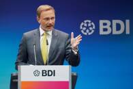 Bundesfinanzminister Christian Lindner hält eine Rede bei der Jahreshauptversammlung des Bundesverbandes der Deutschen Industrie (BDI) in Berlin, Deutschland
