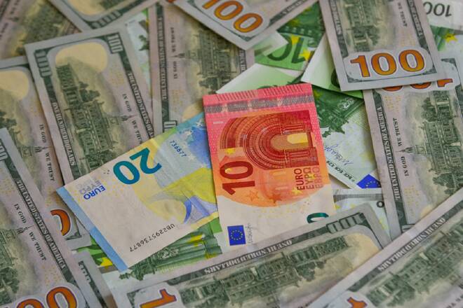 Euro und Dollarscheine