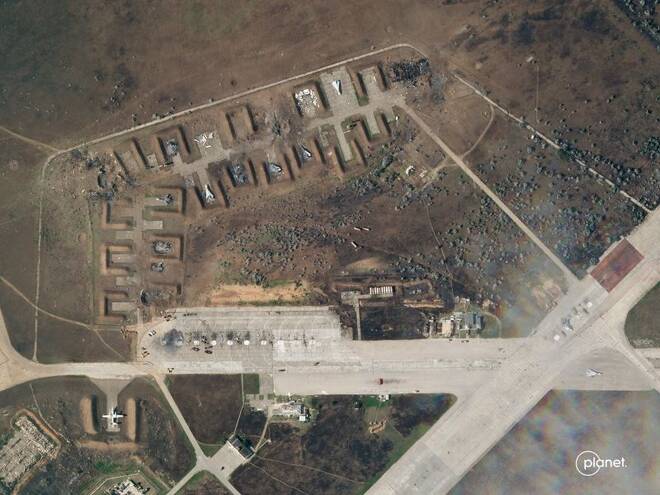 Ein Satellitenbild zeigt den zerstörten Luftwaffenstützpunkt Saky auf der Krim