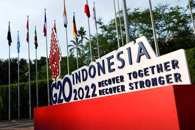 ARCHIV: Ein Schild mit der Ankündigung des G20-Gipfels in Nusa Dua, Bali, Indonesien