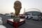 ARCHIV: Skulptur des WM-Pokals vor dem Khalifa International Stadium im Vorfeld der FIFA Fußball-Weltmeisterschaft 2022 in Doha, Katar