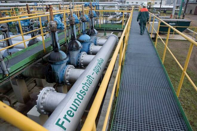 ARCHIV: Gesamtansicht des Endes der 5000 km langen Druschba-Pipeline in der Erdölraffinerie der Petrolchemie und Kraftstoffe (PCK) in Schwedt/Oder