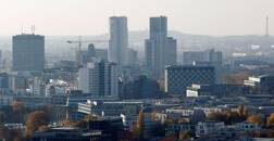 ARCHIV: Die Skyline des westlichen Stadtzentrums mit der Gedächtniskirche in Berlin